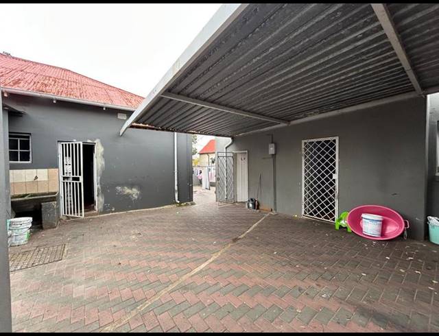 10 BEDROOM HOUSE FOR SALE IN ROSETTENVILLE